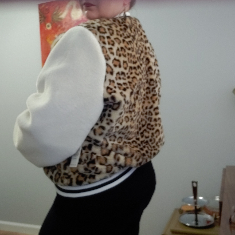 Puffy leopard jacket - Picture 2 of 8